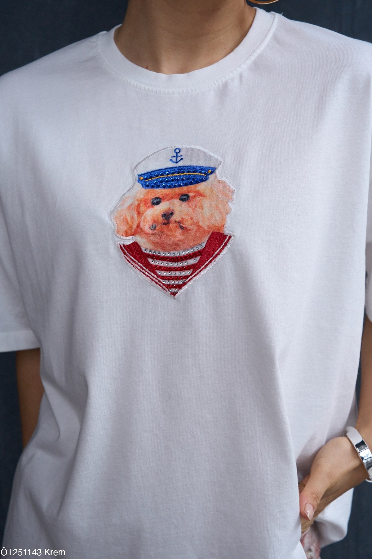 100% Pamuklu Baskılı Tişört - Denizci Köpek Desenli Oversize Tişört - Beyaz