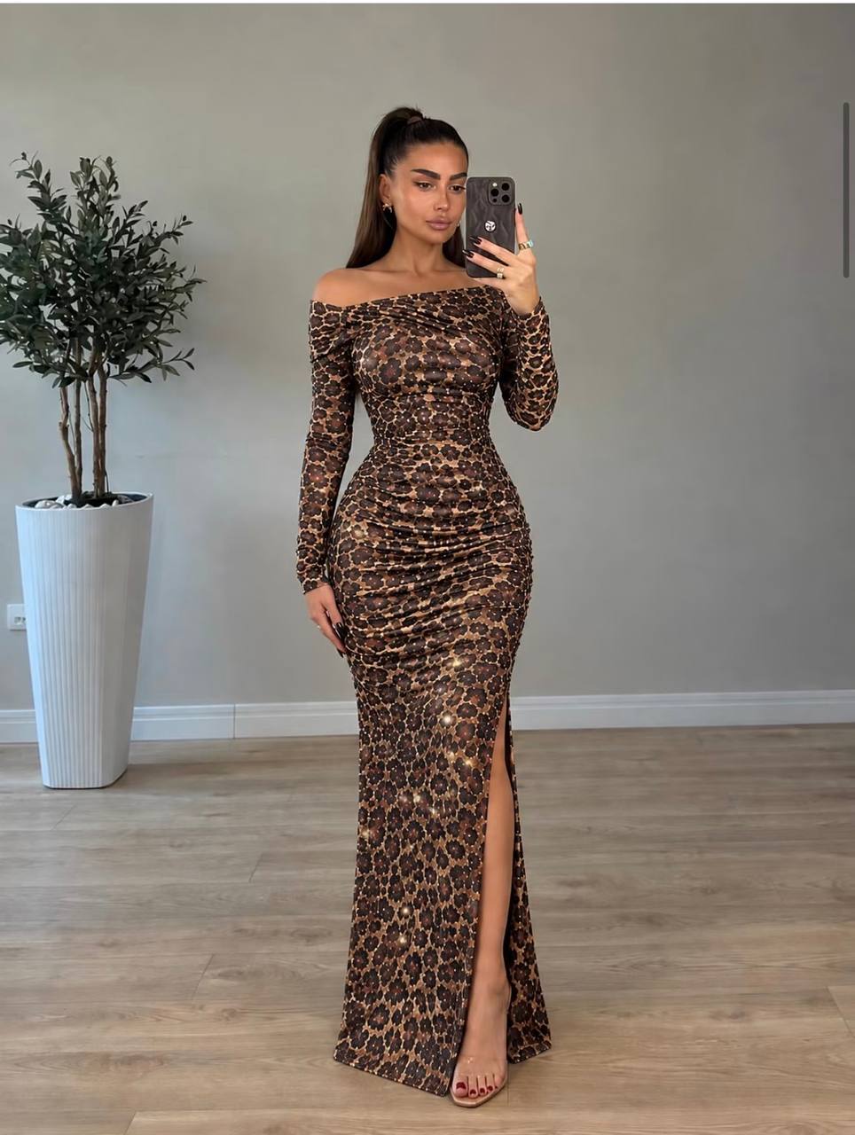 Taş Detaylı Leopar Desenli Drapeli Maxi Elbise
