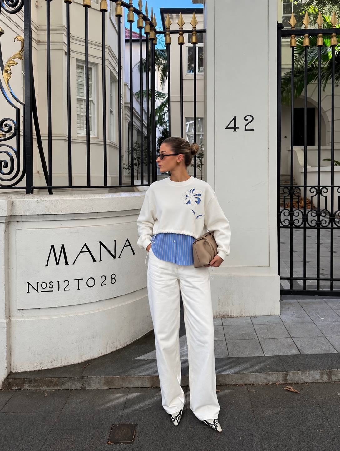 Çiçek İşlemeli Crop Sweatshirt - 4 Renk