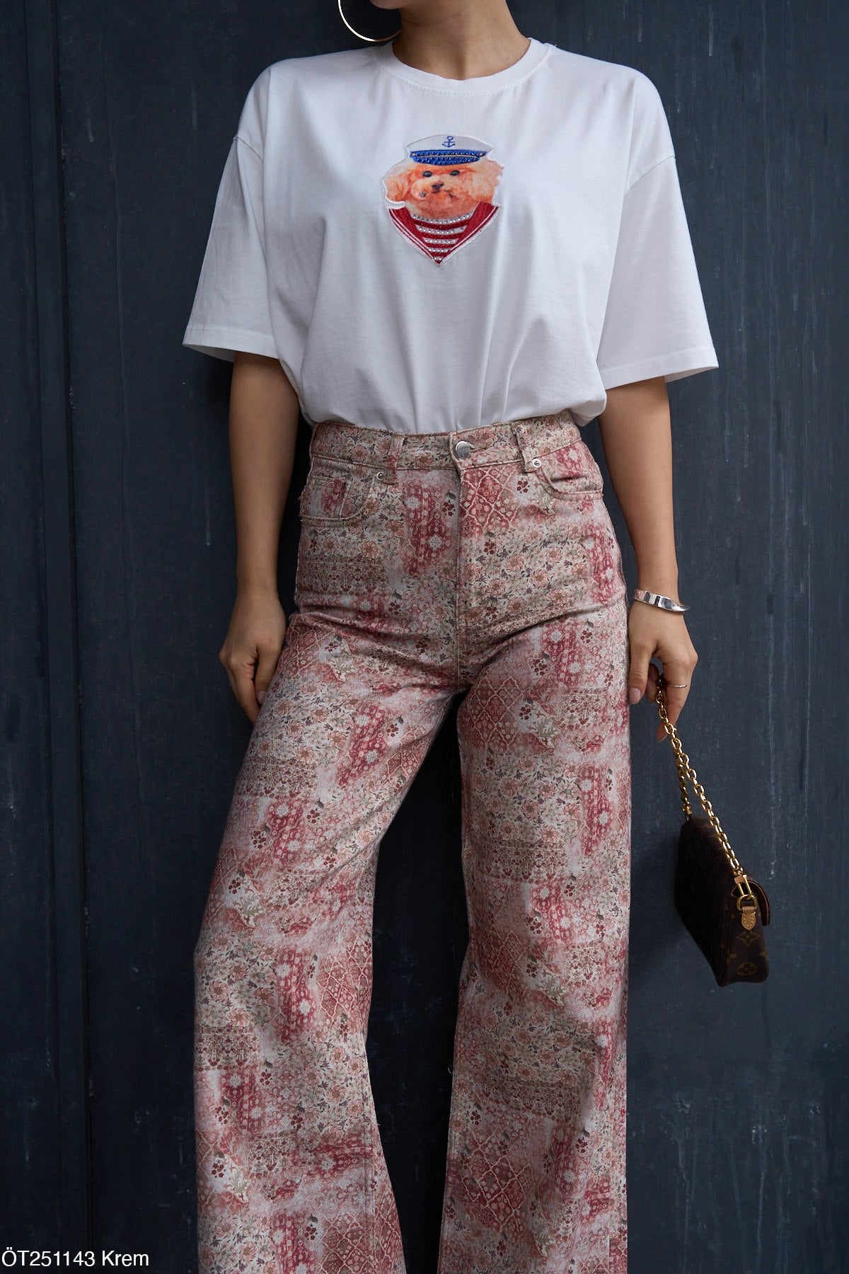 100% Pamuklu Baskılı Tişört - Denizci Köpek Desenli Oversize Tişört - Beyaz