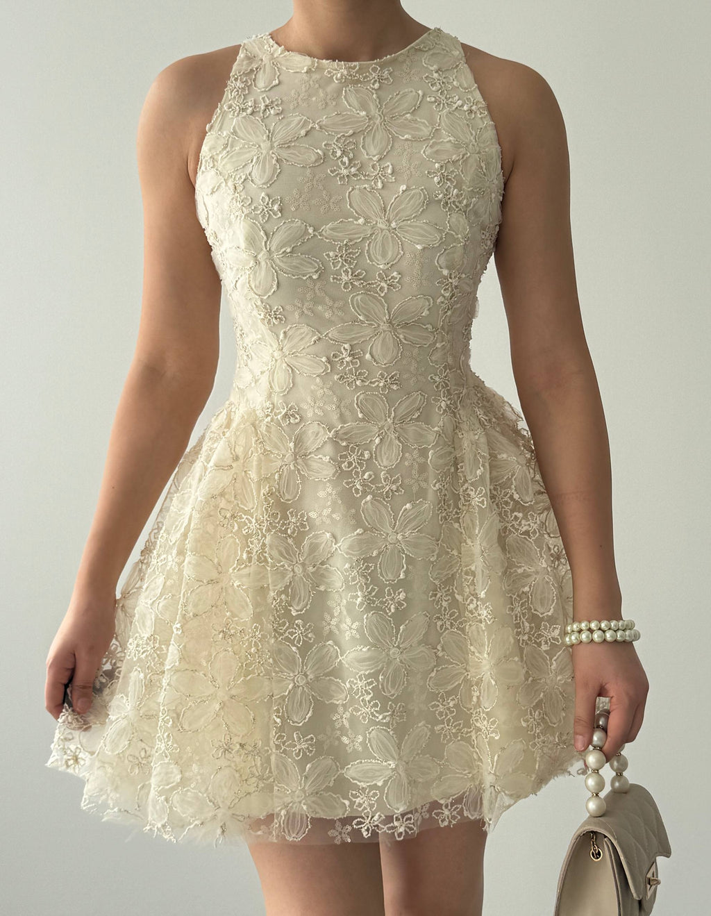 Etki Dantel İşlemeli Kolsuz Mini Elbise - Yuvarlak Yaka Çiçek Desenli - Siyah Ekru Beyaz